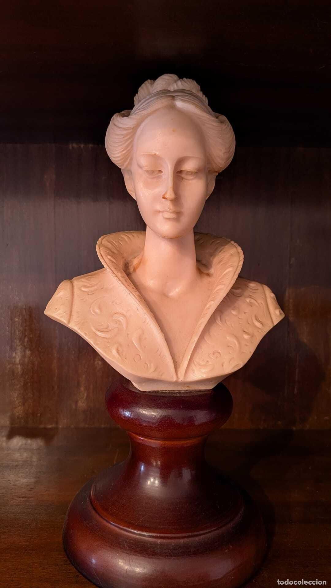Antig&uuml;edades: PRI-003: Busto femenino en alabastro o piedra reconstituida sobre peana
