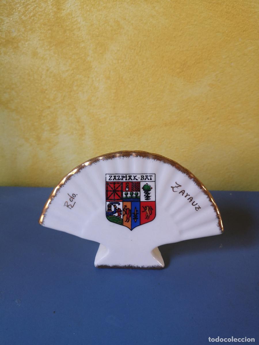 Antig&uuml;edades: FIGURA DE PORCELANA. ZAZPIAK BAT. RECUERDO DE ZARAUZ. GIPUZKOA