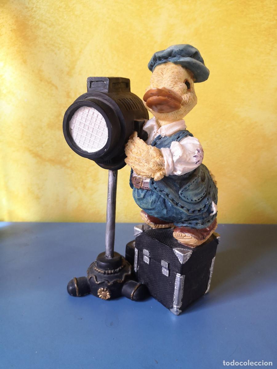 Antig&uuml;edades: FIGURA DECORATIVA DE UN PATO CON TEMATICA DE CINE