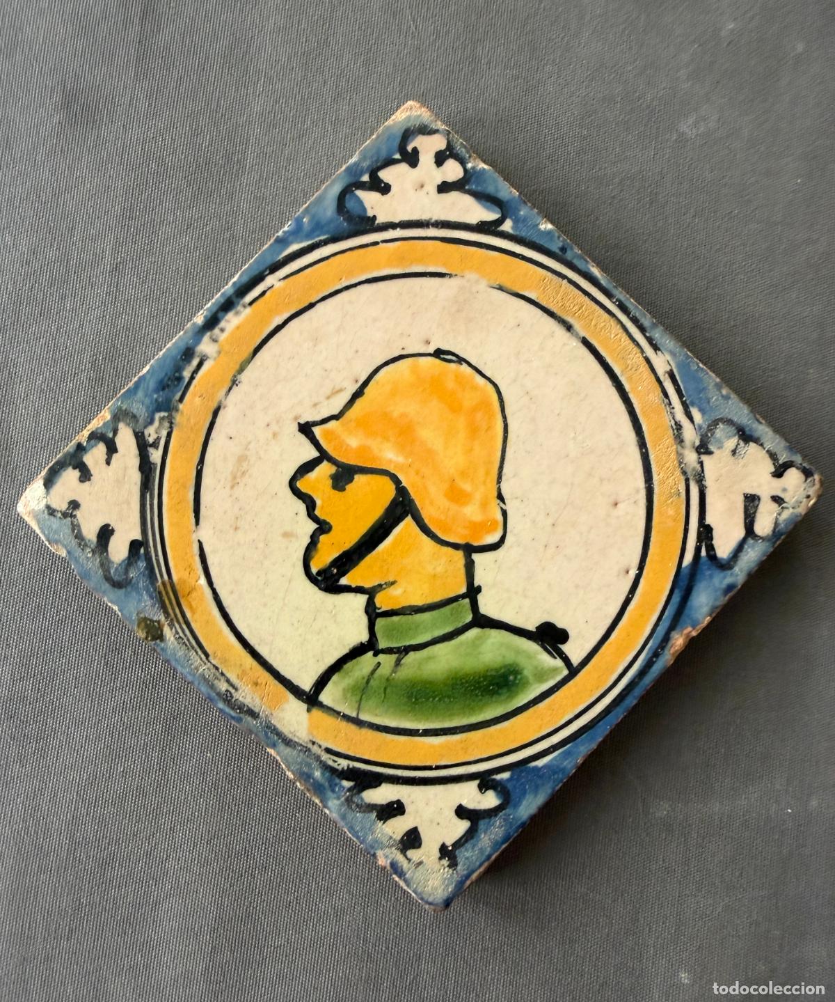 Antig&uuml;edades: Cer&aacute;mica Sevilla , mosaico de azulejos con motivo floral