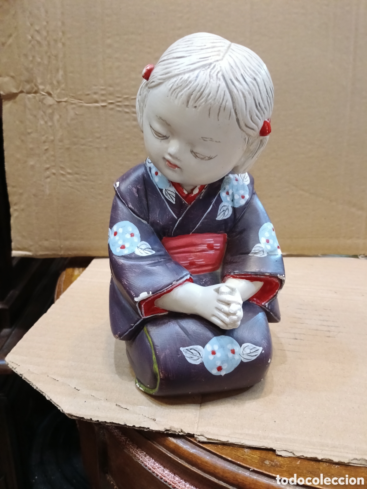 Antig&uuml;edades: Ni&ntilde;a japonesa en echa en escayola
