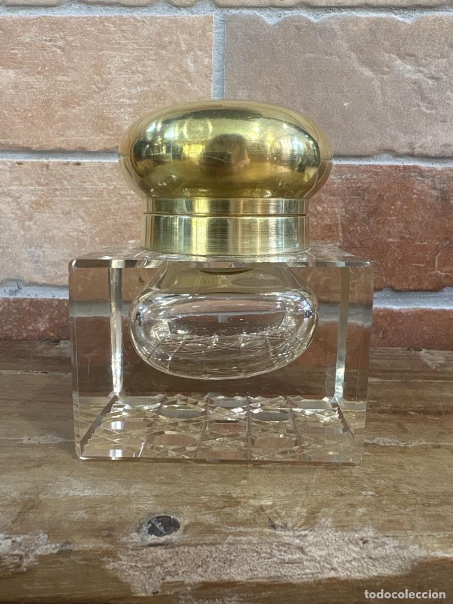 Antig&uuml;edades: Tintero Antiguo de Cristal Macizo Facetado con Tapa de Lat&oacute;n Dorado