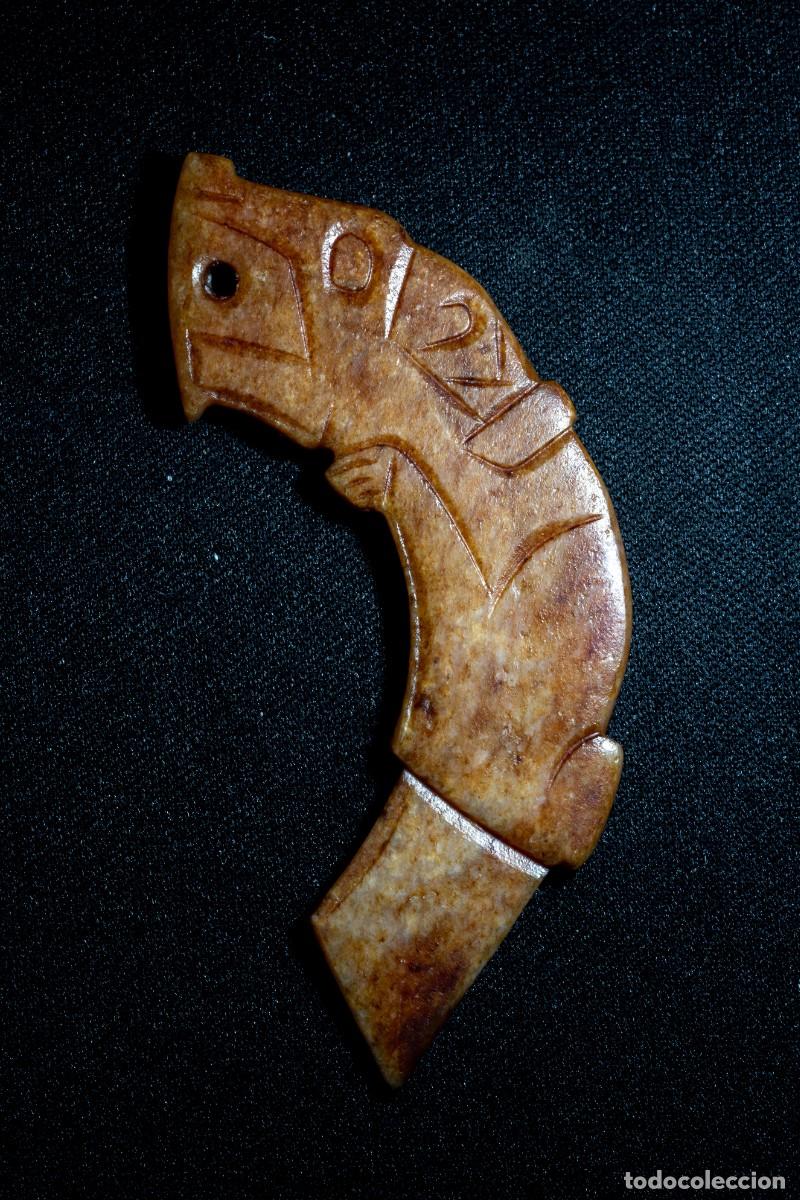 Antig&uuml;edades: Bestia m&iacute;tica de jade en relieve plano del periodo Zhou del Oeste de China (1046&ndash;771 a. C.)