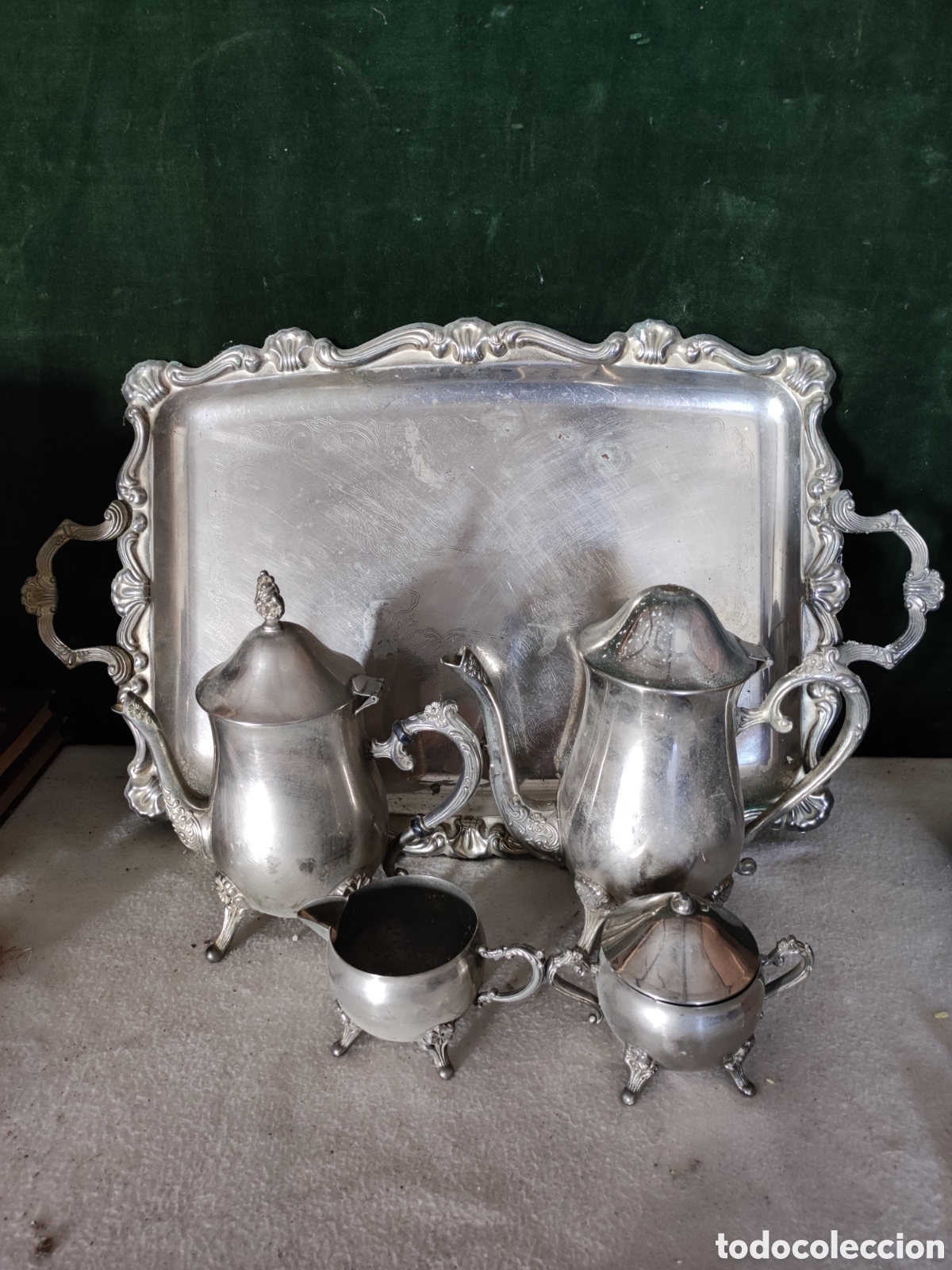 Antig&uuml;edades: Juego de t&eacute; o caf&eacute; en alpaca la lechera le falta el pitorro de la parte superior se ve la fotograf&iacute;a