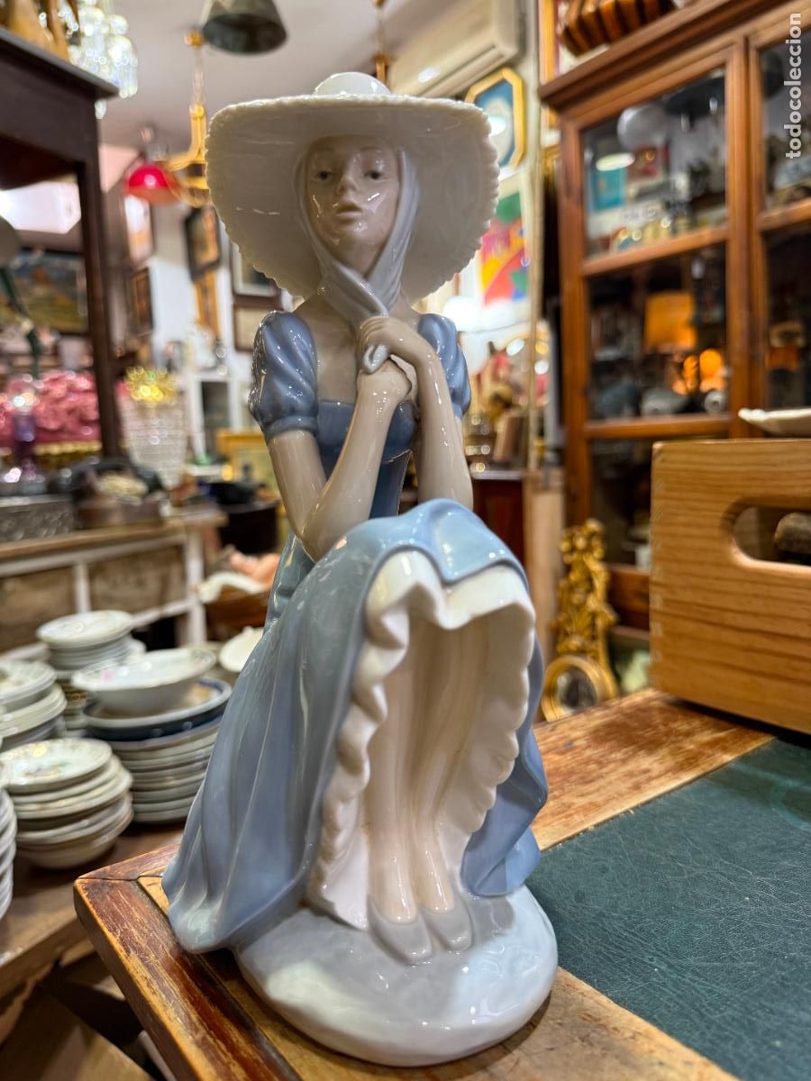 Antig&uuml;edades: PRECIOSA ESCULTURA MUJER DE NAO LLADRO - MEDIDA 28 CM
