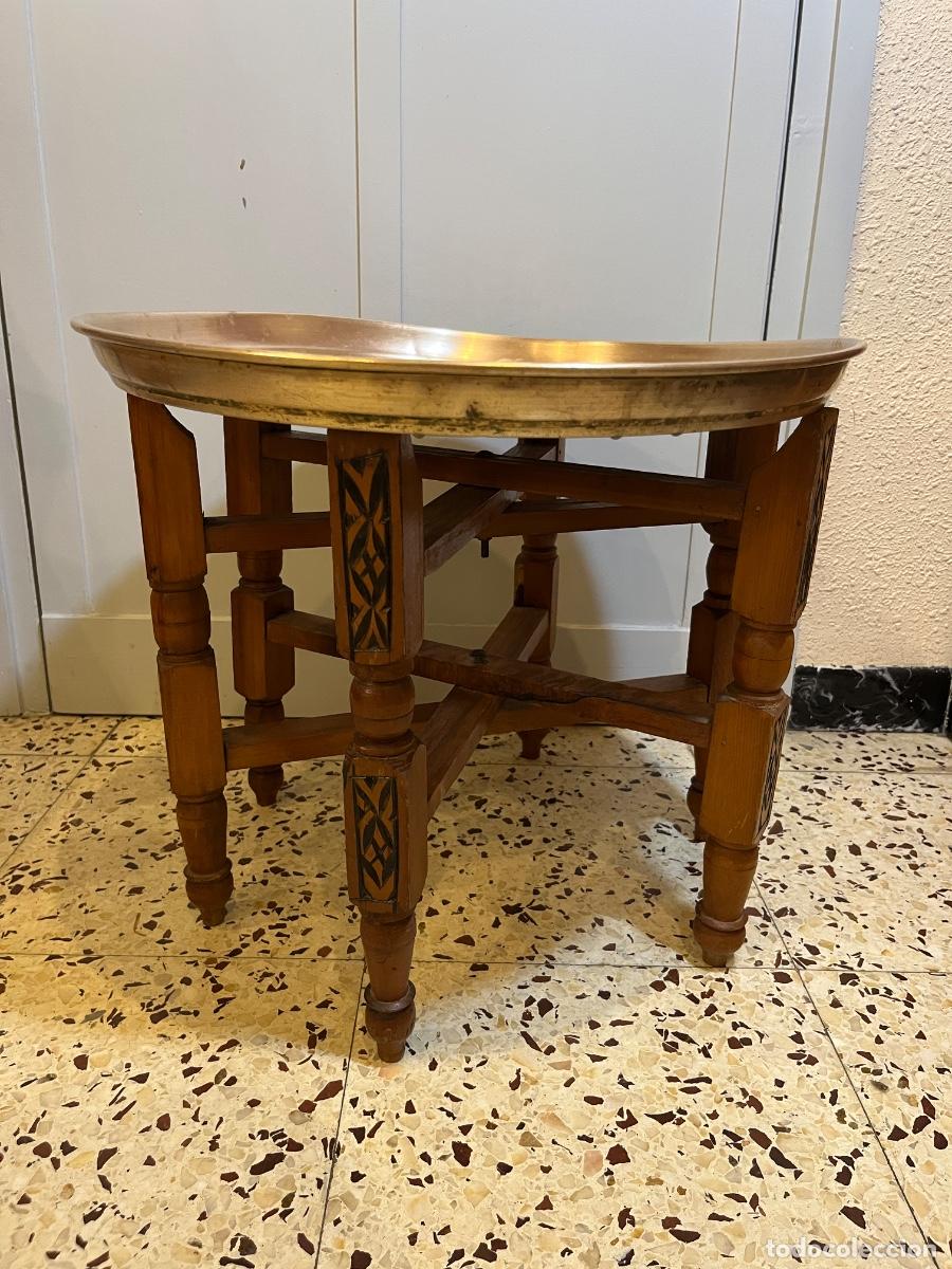 Antig&uuml;edades: Mesa auxiliar marroqu&iacute; de cobre cincelado con bandeja desmontable 50 cm estilo &aacute;rabe bereber