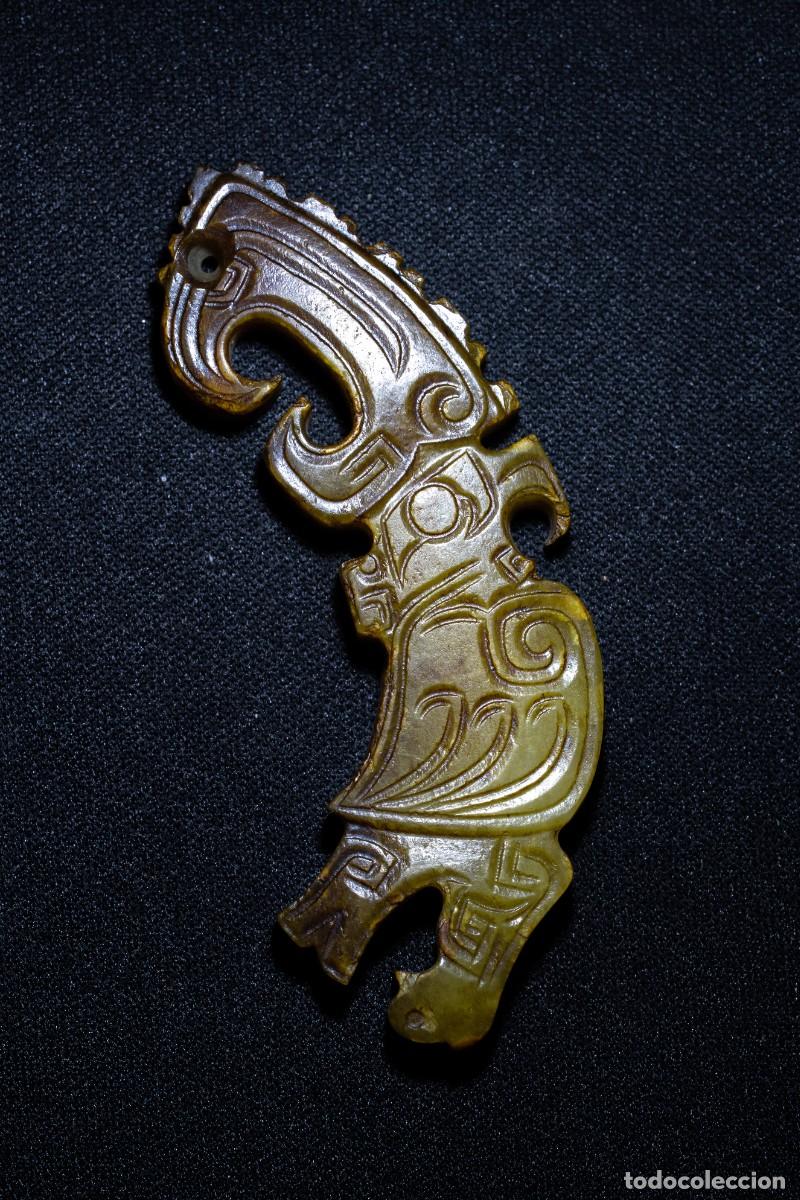 Antig&uuml;edades: Amuleto de ave m&iacute;stica de jade (Xuanniao) del periodo Shang de China (ca. 1600&ndash;1046 a. C.)