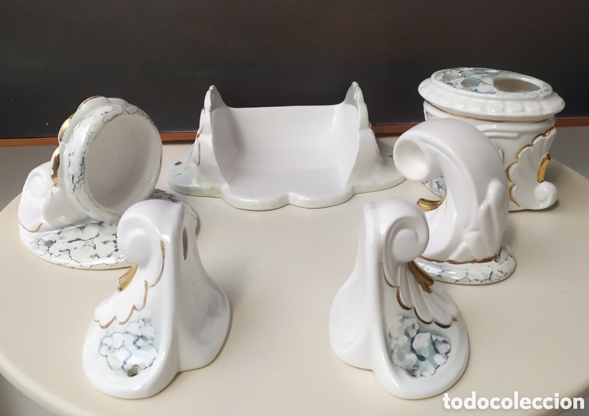 Antig&uuml;edades: Antiguo juego de accesorios para ba&ntilde;o de porcelana vintage compuesto de 6 piezas
