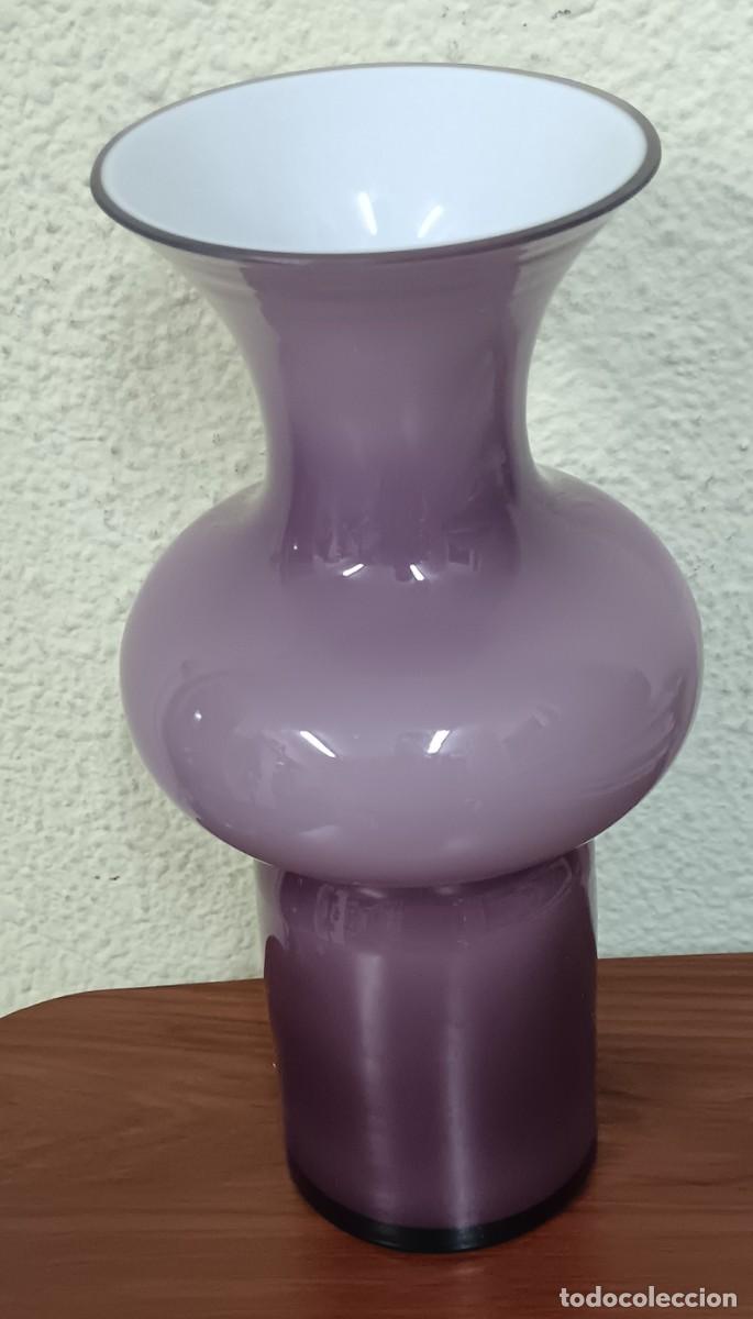 Antig&uuml;edades: JARR&Oacute;N FLORERO CRISTAL COLOR LILA OPALINA A&Ntilde;OS 60 25 CM. ALTURA