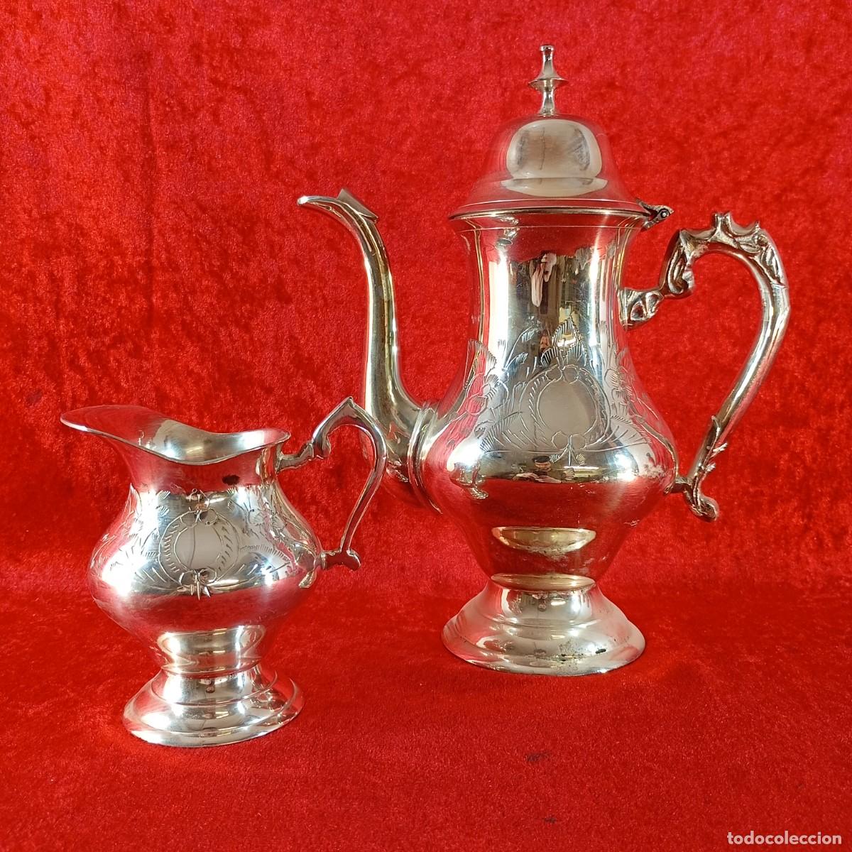 Antig&uuml;edades: PRECIOSO JUEGO DE T&Eacute; O CAF&Eacute; - TETERA O CAFETERA Y JARRA DE CREMA - PLATEADO - VER DESCRIPCI&Oacute;N / 2206
