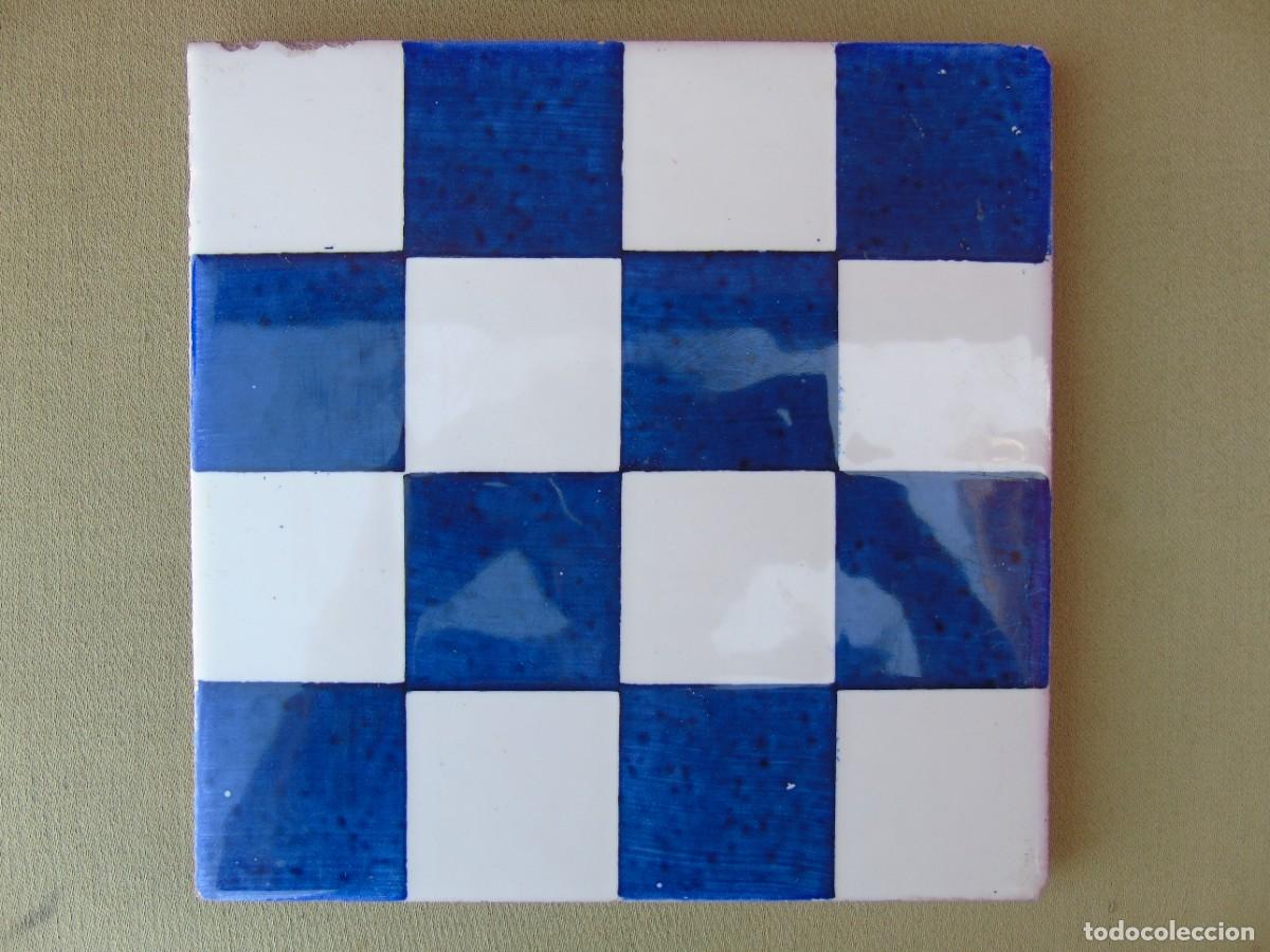 Antig&uuml;edades: ANTIGUO AZULEJO AJEDRZADO AZUL Y BLANCO. ONDA CASTELL&Oacute;N
