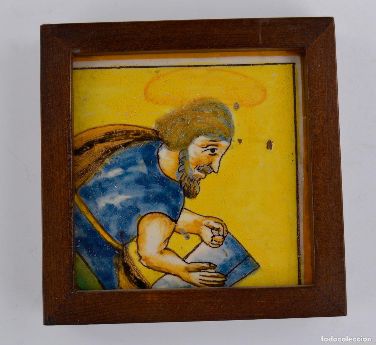 Antig&uuml;edades: Santo escribiendo, antiguo azulejo, fragmento enmarcado.