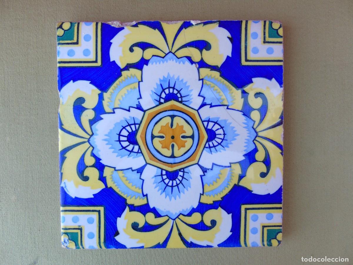 Antig&uuml;edades: ANTIGUO AZULEJO DE CER&Aacute;MICA ROSETON AMARILLO Y AZUL.