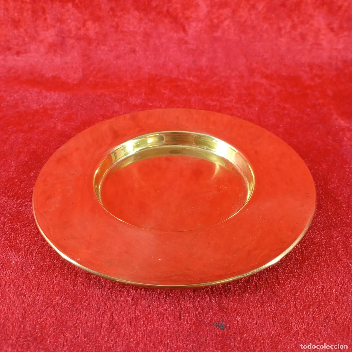Antiguidades: PATENA LIT&Uacute;RGICA CL&Aacute;SICA - DE LAT&Oacute;N DORADO - ORFEBRER&Iacute;A RELIGIOSA - 12,5 CM &Oslash; / 2217