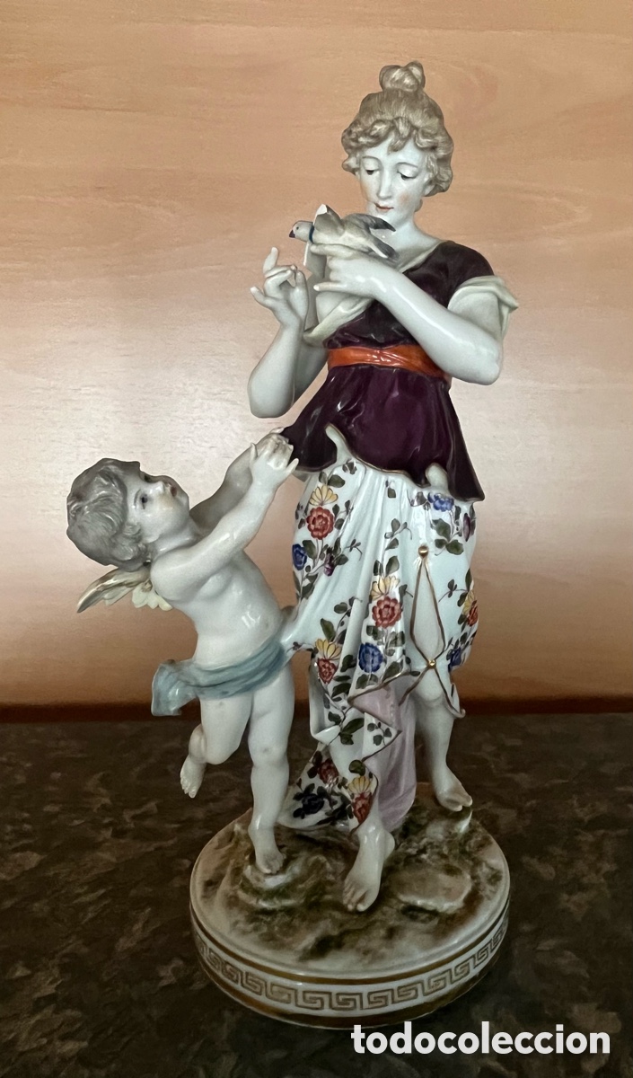 Antig&uuml;edades: CHICA CON ANGEL Y PALOMA MENSAJERA - PORCELANA CAPODIMONTE - 33 CM