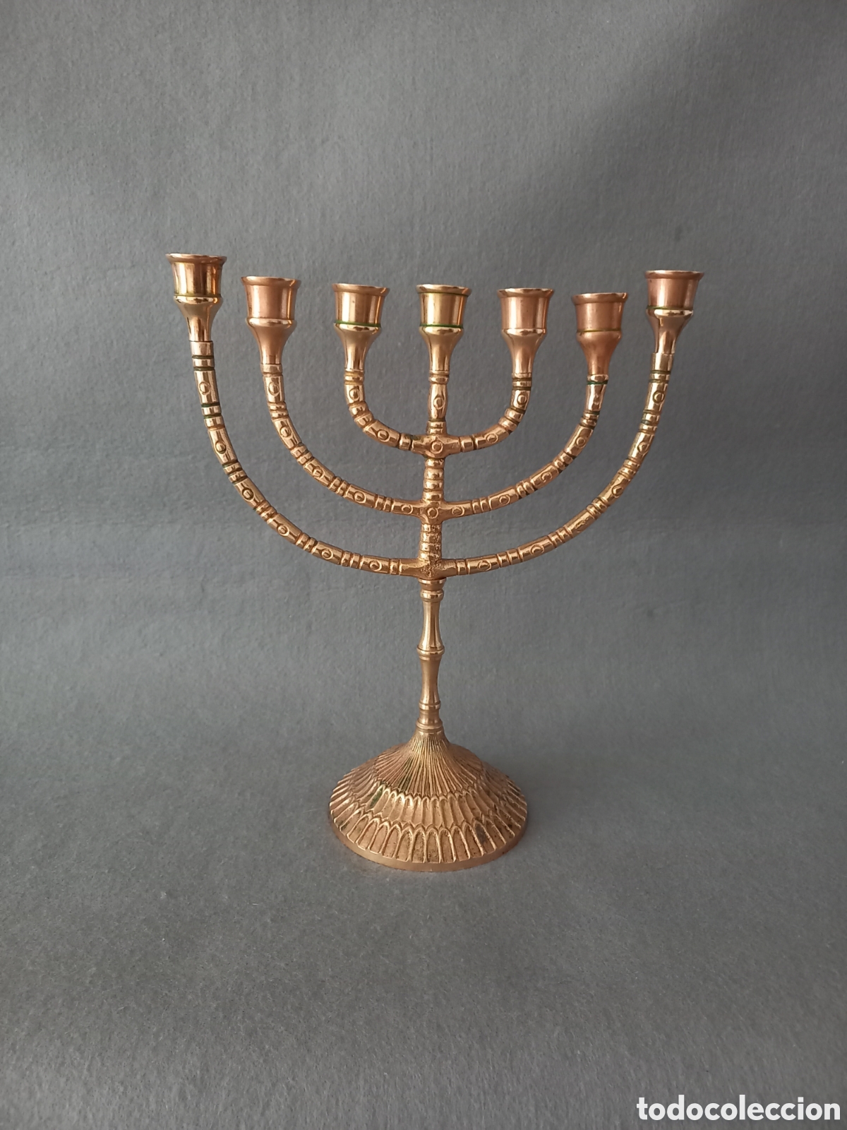 Antig&uuml;edades: Candelabro o menora de bronce