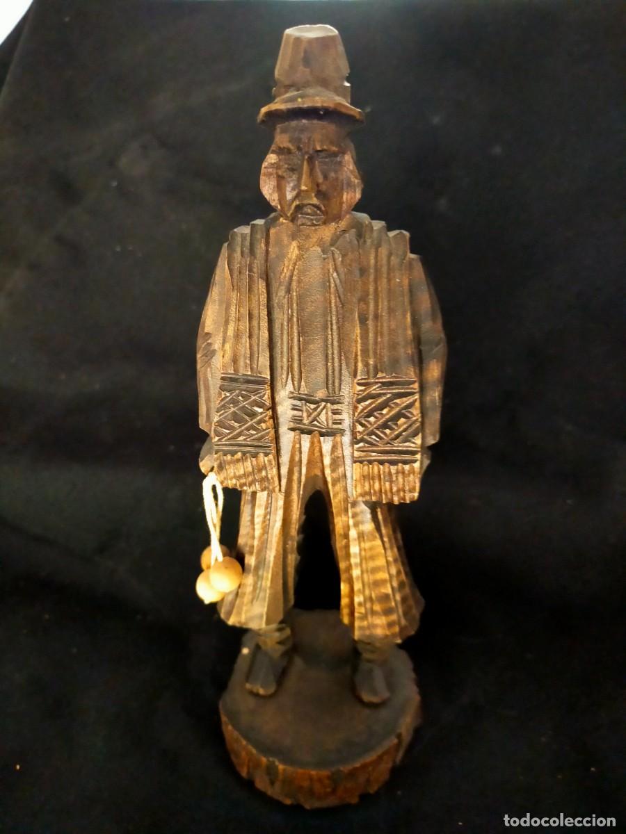 Antig&uuml;edades: GAUCHO. FIGURA ARTESANA TALLADA EN MADERA. PROCEDENCIA: ARGENTINA. CIRCA A&Ntilde;OS 70. VER FOTOS