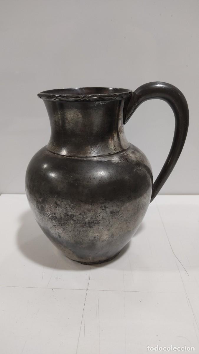 Antig&uuml;edades: 1229 ANTIGUA JARRA DE METAL, RESTOS DE PLATEADO, CENEFA CLASICA EN BOCA Y BASE, FINALES SIGLO XIS