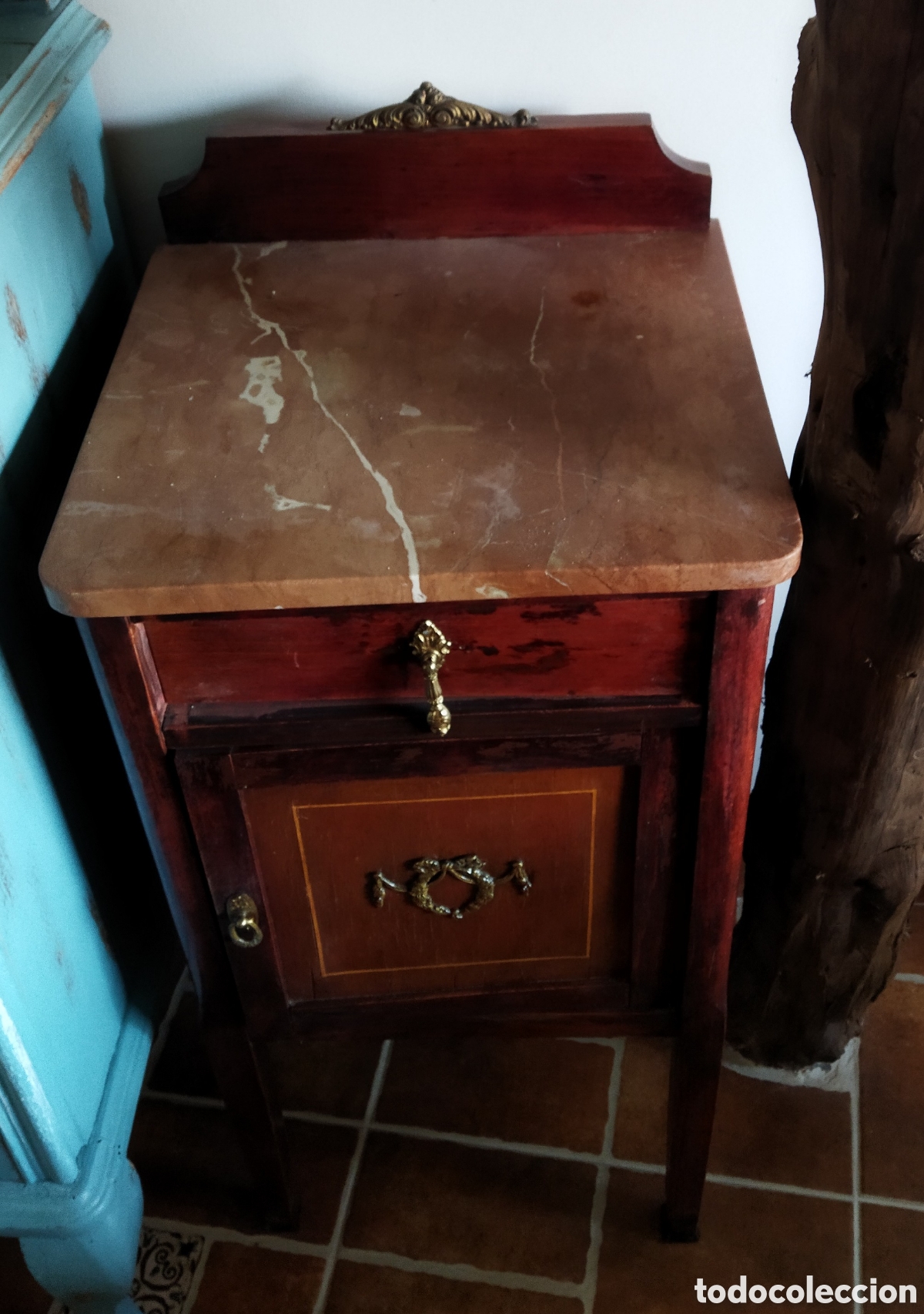 Antig&uuml;edades: Mesita de noche antigua