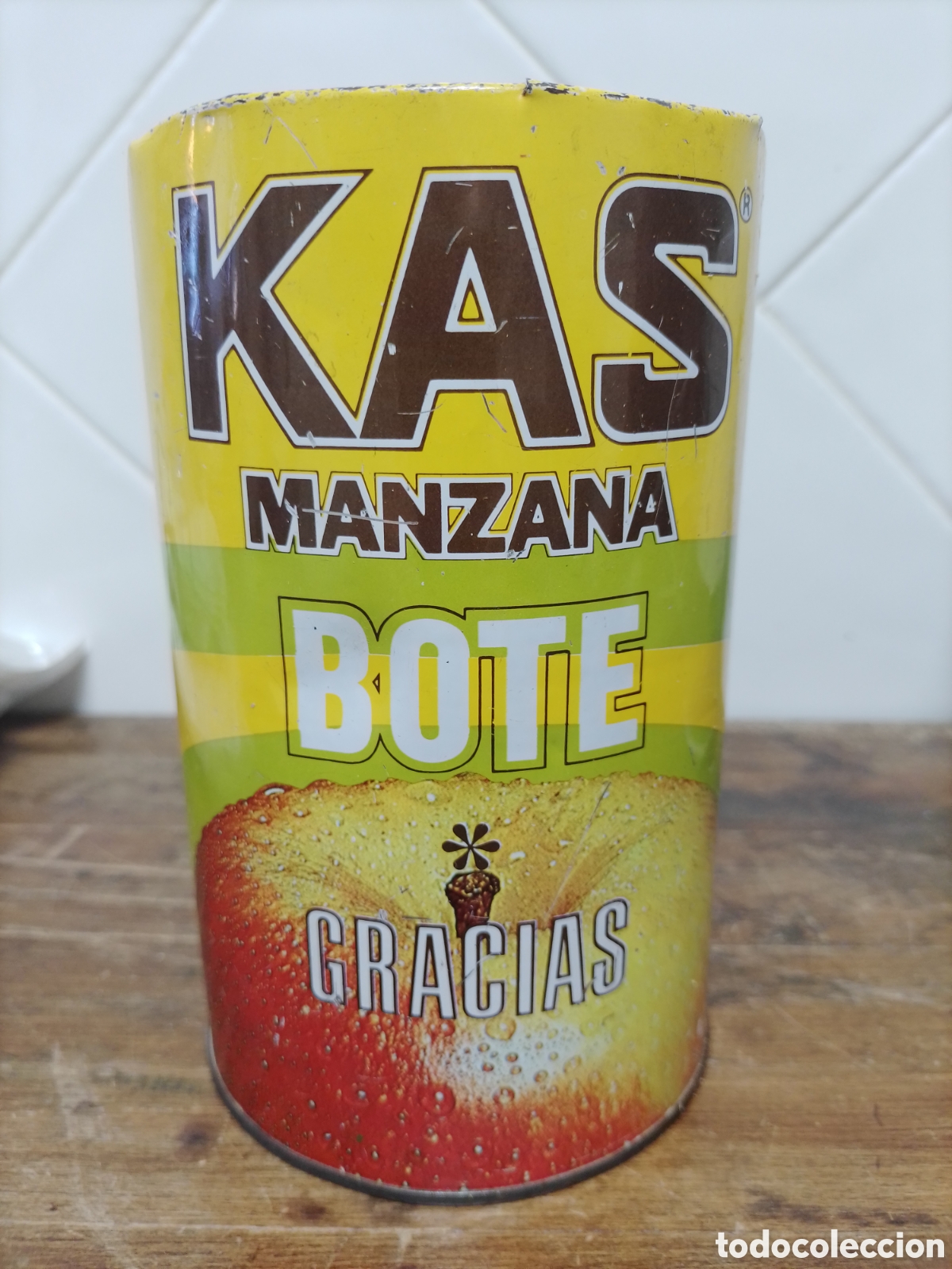 Antig&uuml;edades: Antiguo bote met&aacute;lico Kas Manzana.