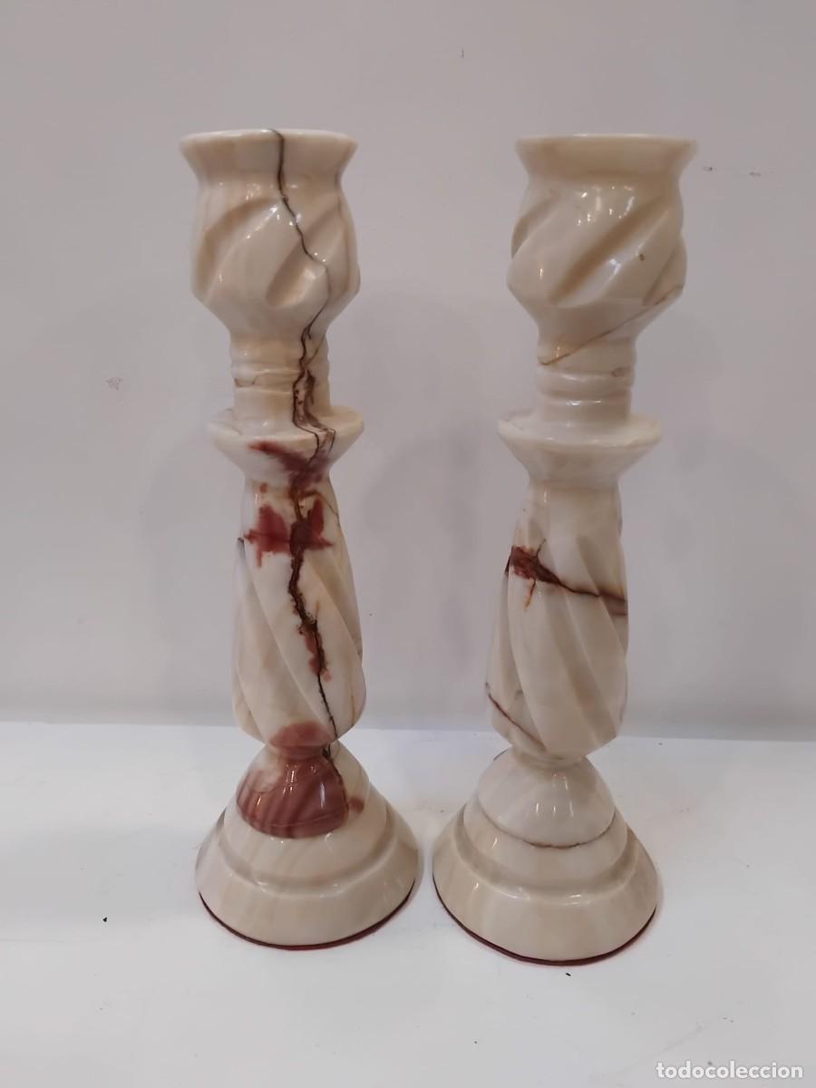 Antig&uuml;edades: Pareja de candelabros antiguos tallados de forma artesanal en piedra natural de &oacute;nix (&oacute;nice)