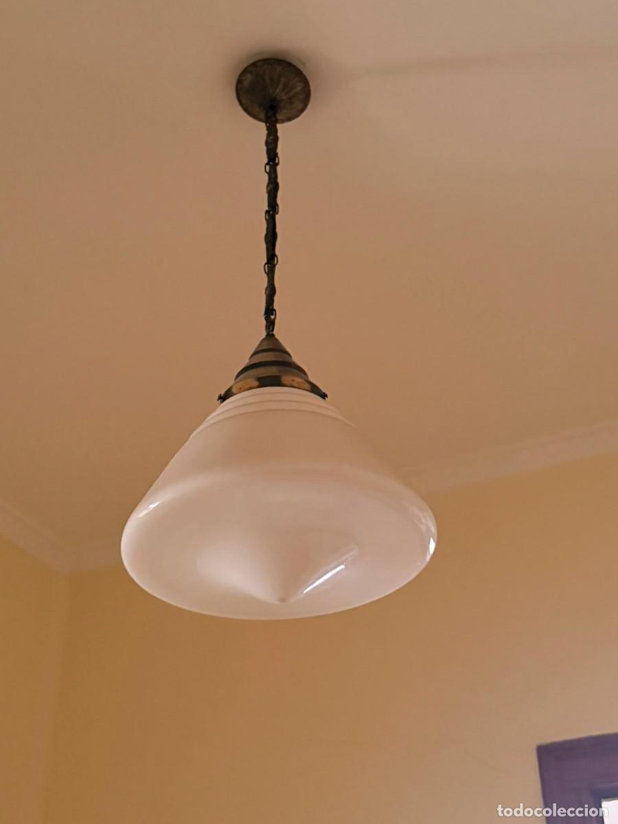 Antig&uuml;edades: L&aacute;mpara Colgante Art D&eacute;co Philips &ndash; Vidrio Opalino y Lat&oacute;n &ndash; A&ntilde;os 30/40