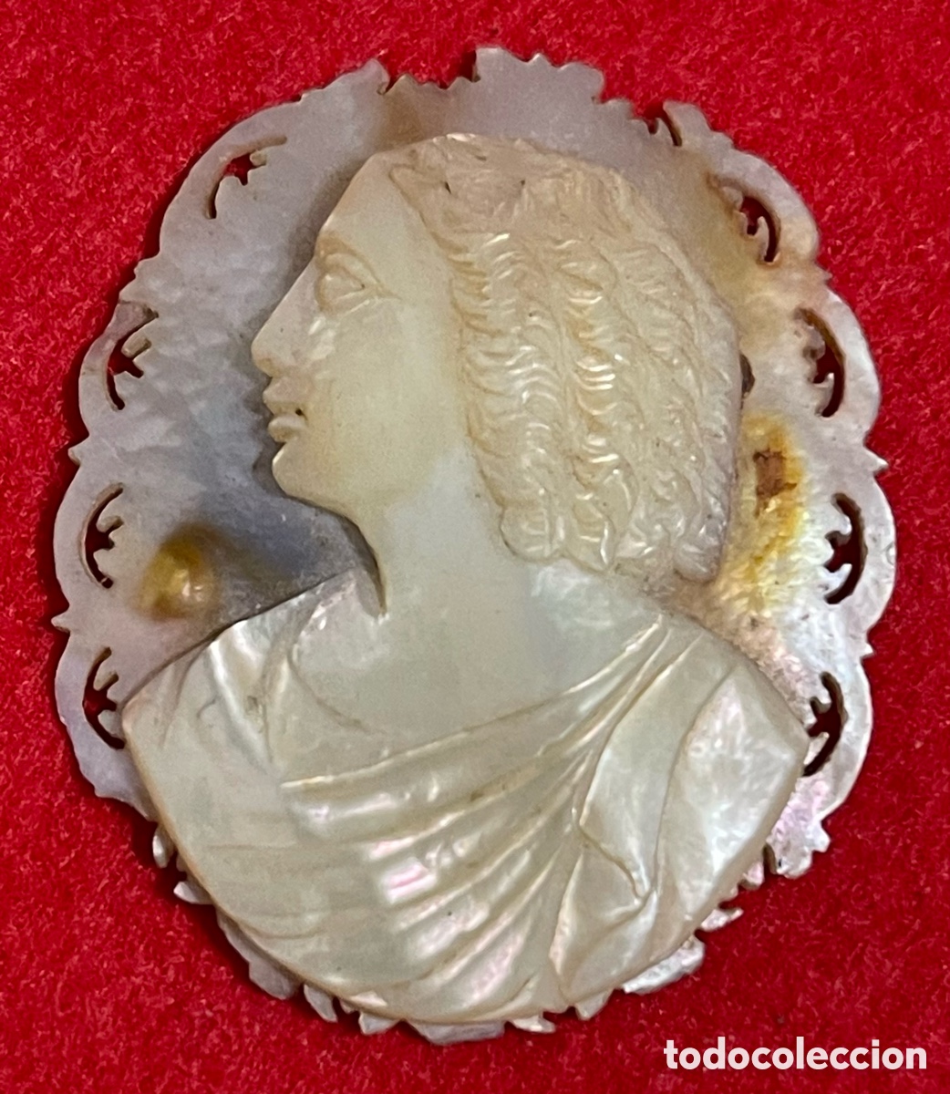 Antig&uuml;edades: Antiguo camafeo, para broche o como remate de caja en n&aacute;car. S. XIX