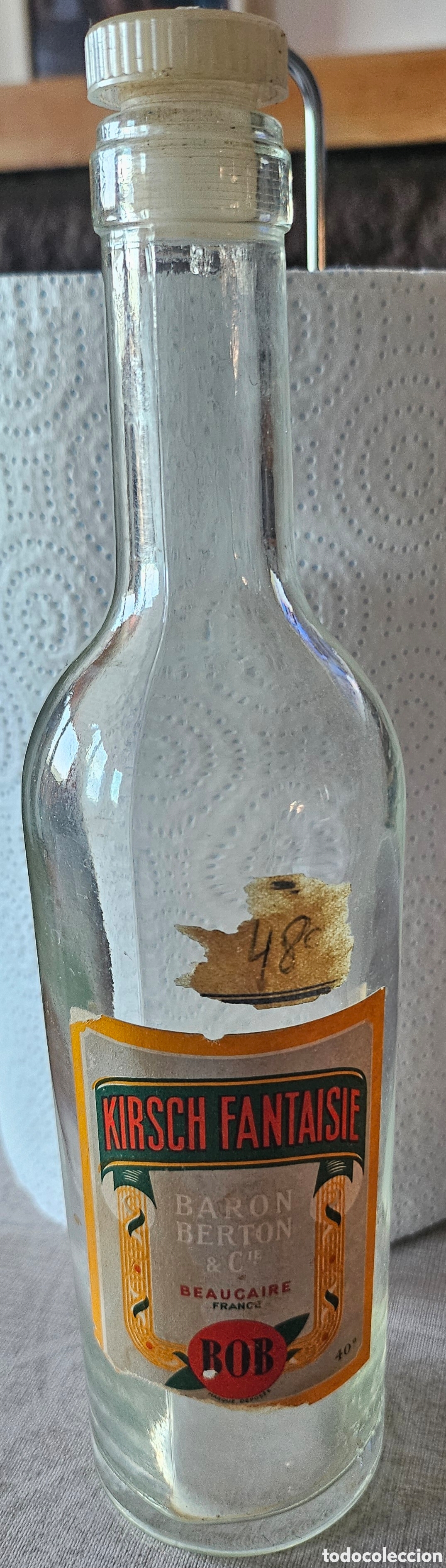 Antig&uuml;edades: Antigua Botella Kirsch Fantaisie Baron Berton y Funda Caniche de Lana - A&ntilde;os 50/60 Kitsch Vintage