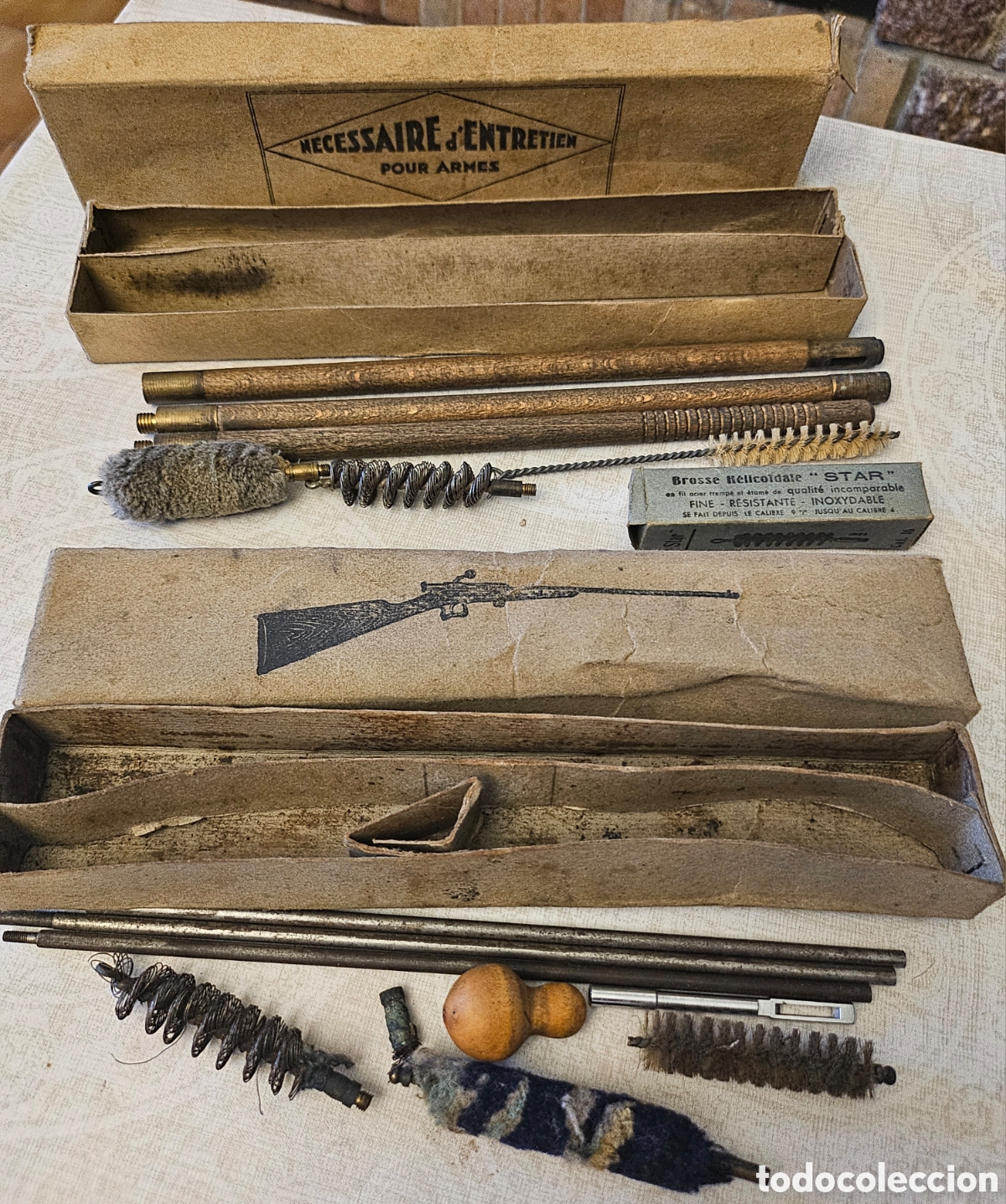 Antig&uuml;edades: Lote de 2 Antiguos Kits / Estuches de Limpieza para Armas. Francia, a&ntilde;os 30-50. Cajas originales.