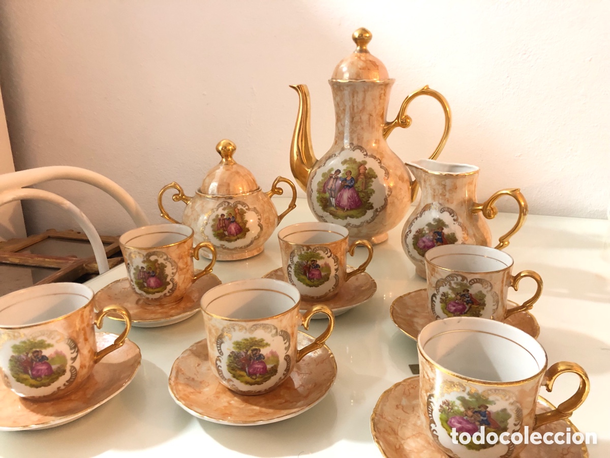 Antig&uuml;edades: Juego de caf&eacute; porcelana beige y metal