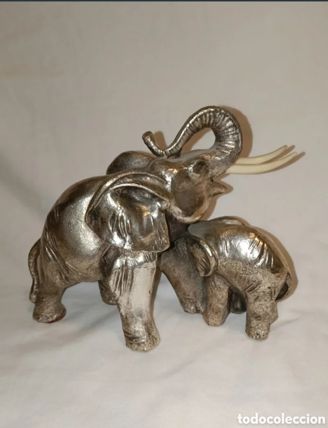 Antig&uuml;edades: Elefante con cria, ba&ntilde;o de plata ley