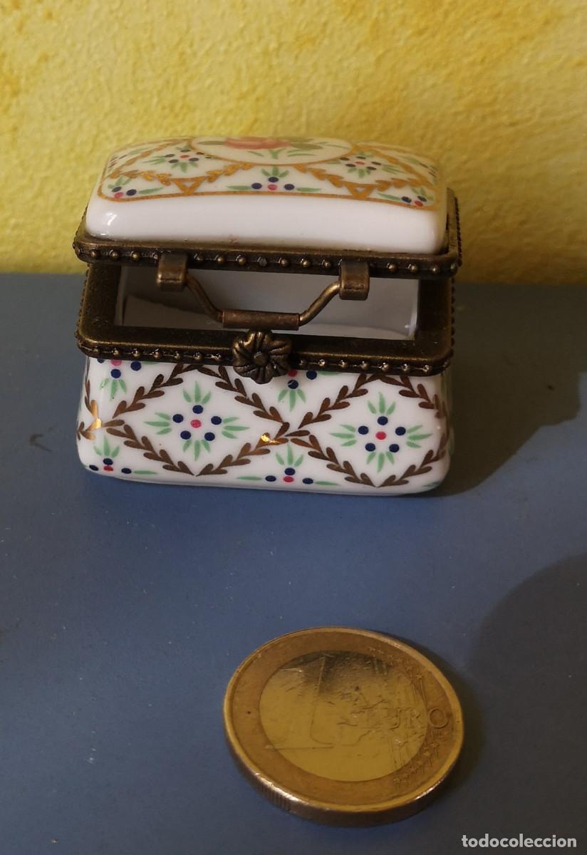 Antig&uuml;edades: CAJITA CERAMICA Y METAL
