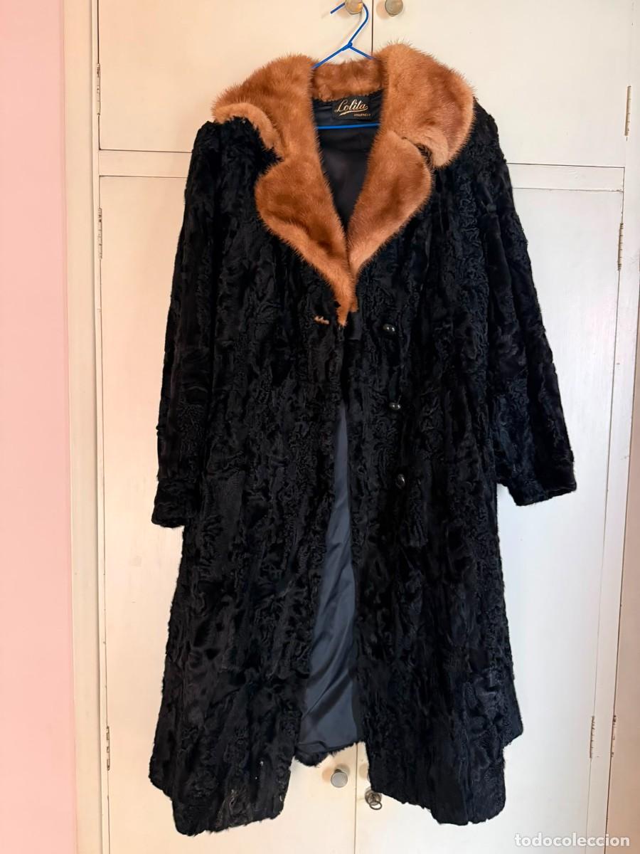 Antig&uuml;edades: Exclusivo Abrigo Vintage de Piel de Astrac&aacute;n Negro con Cuello de Vis&oacute;n Marr&oacute;n - Marca Lolita (Valenc