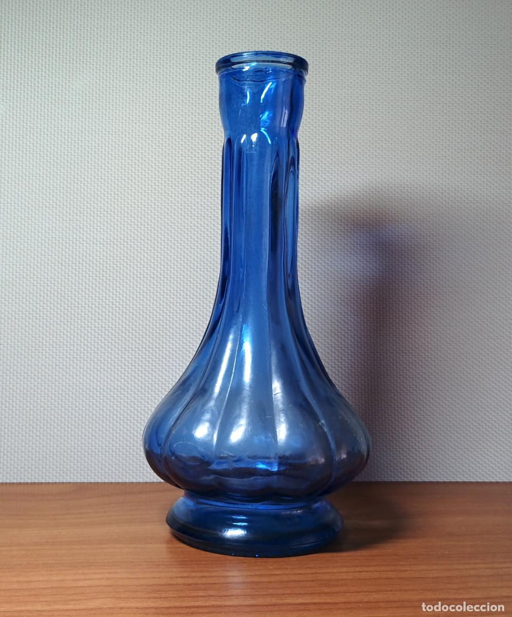 Antig&uuml;edades: Jarr&oacute;n o florero de cristal lacado en azul - 19 cm - A&ntilde;os 70/80