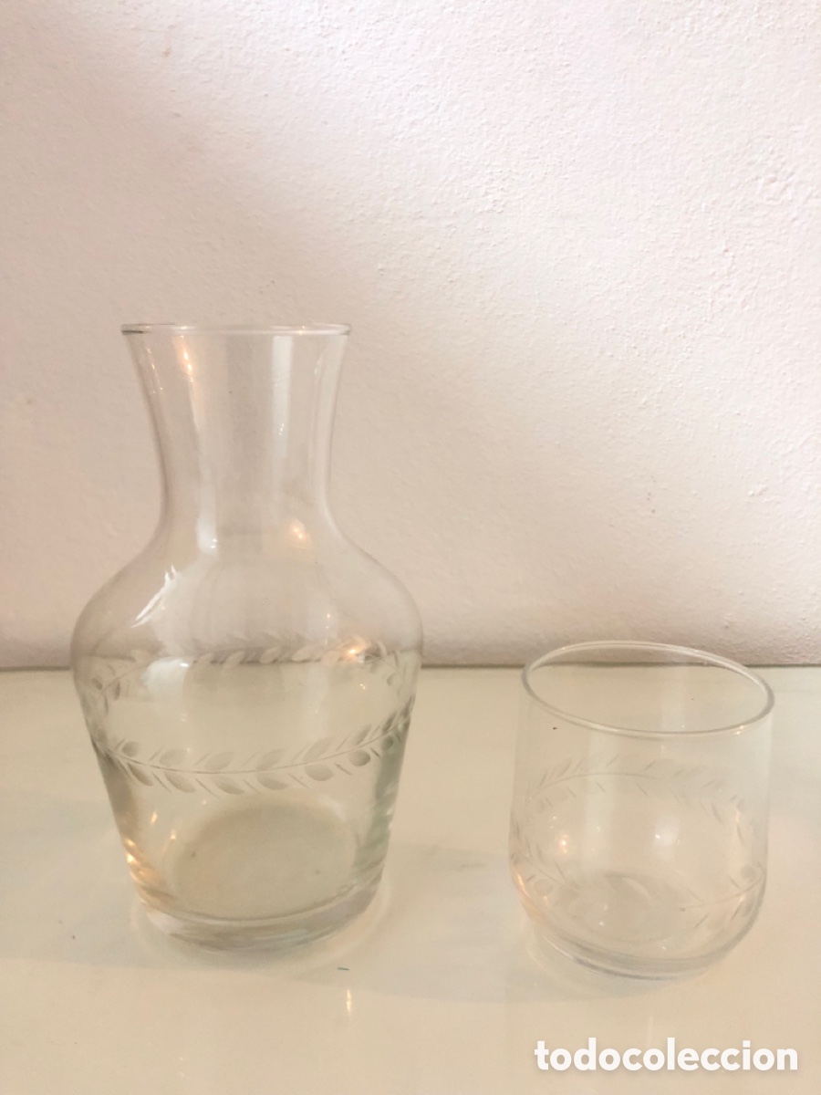 Antig&uuml;edades: Juego de agua cristal mesita de noche antiguo