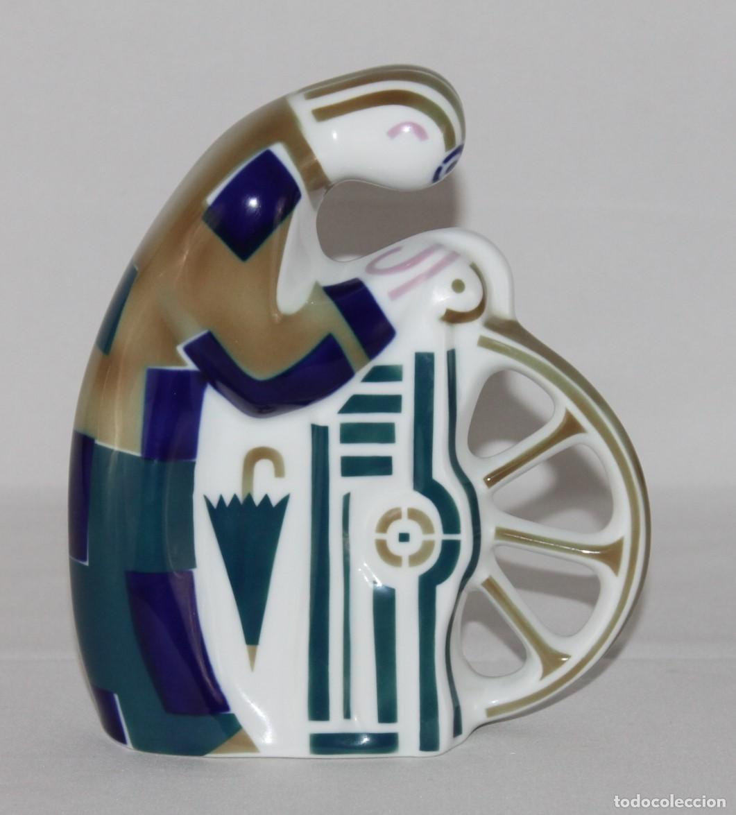 Antig&uuml;edades: Figura de porcelana Sargadelos. Afilador. Dise&ntilde;o gallego