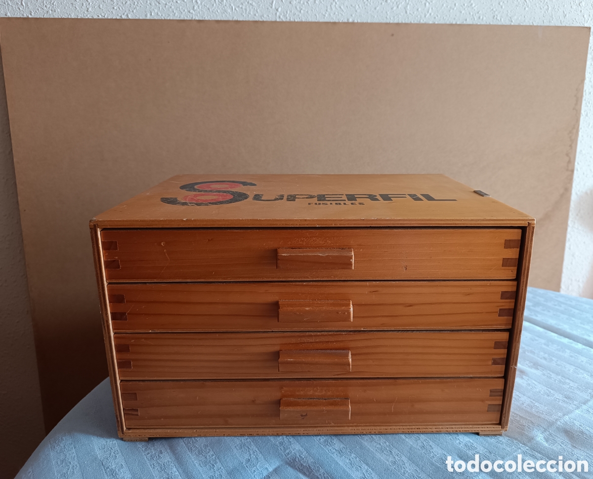 Antig&uuml;edades: MUEBLE Cajonera, Clasificador, Organizador,en Madera, fusibles SUPERFIL, con departamentos en cajon