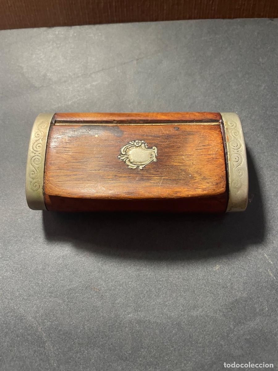 Antig&uuml;edades: ANTIGUA CAJA DE RAP&Eacute; - S.XIX - MADERA Y ADORNOS METALICOS , - 10X5X2,3 CM. ESTADO EL QUE SE VE EN LA