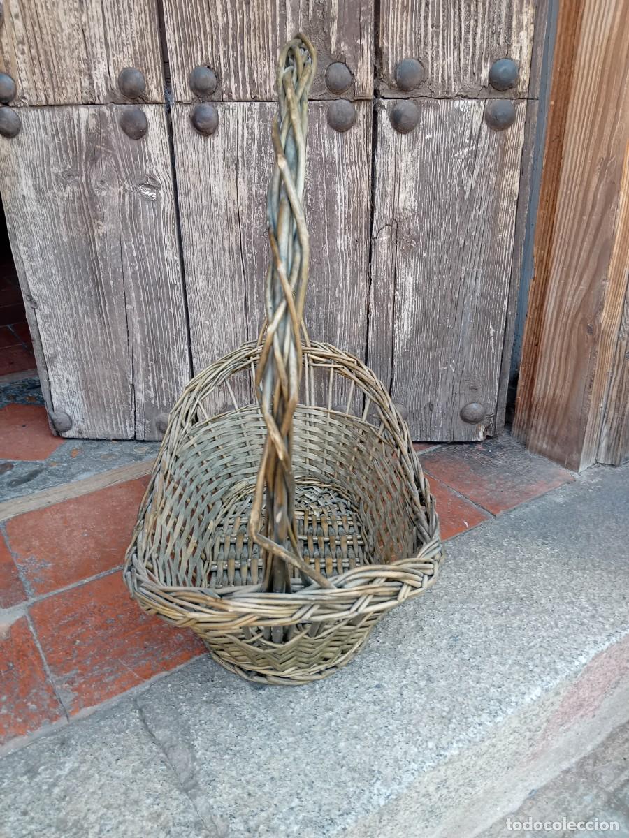 Antig&uuml;edades: Cesta de mimbre antigua - Foto 2