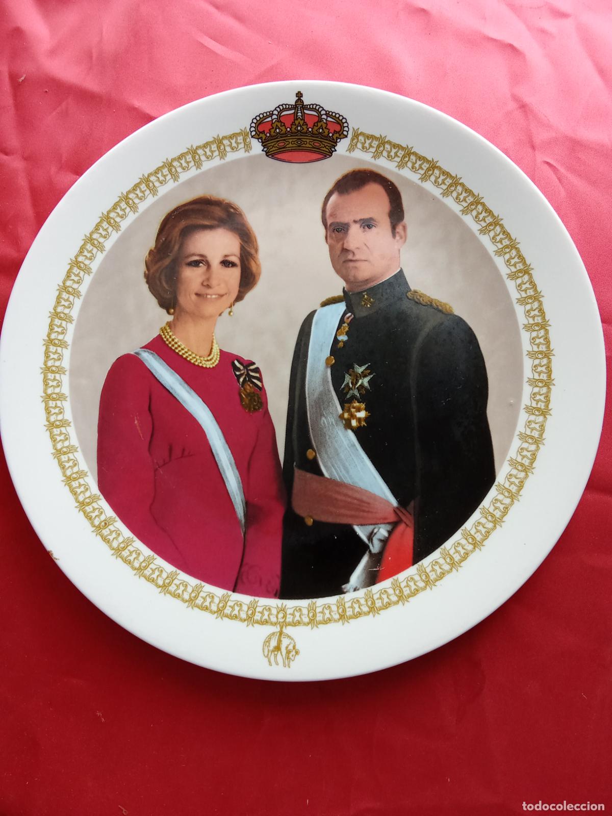 Antig&uuml;edades: Plato grande S.S. M. M Reyes D. Juan y D&ntilde;a Sofia de Espa&ntilde;a. Caja Ceramica