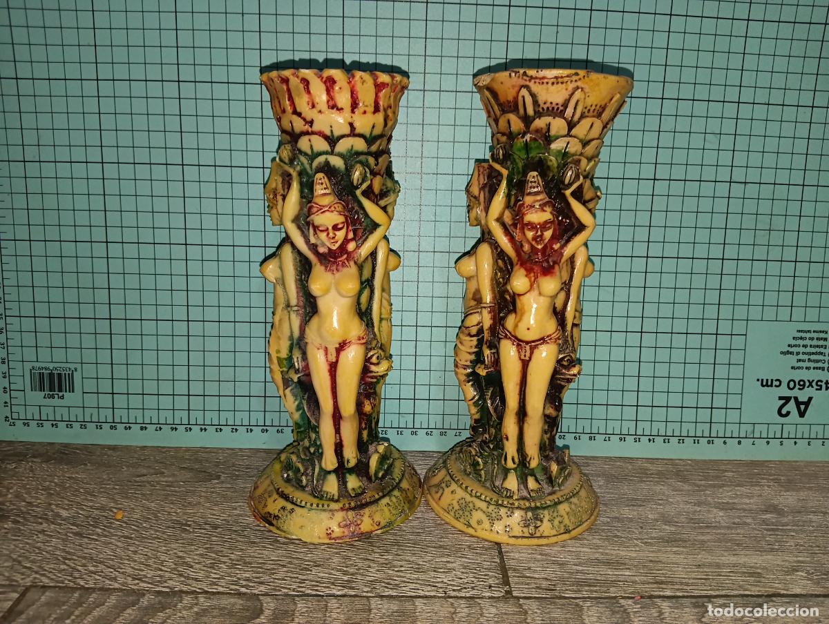 Antig&uuml;edades: Pareja candelabros portavelas de dise&ntilde;o oriental g&oacute;tico con figuras de cari&aacute;tides y g&aacute;rgolas Resina