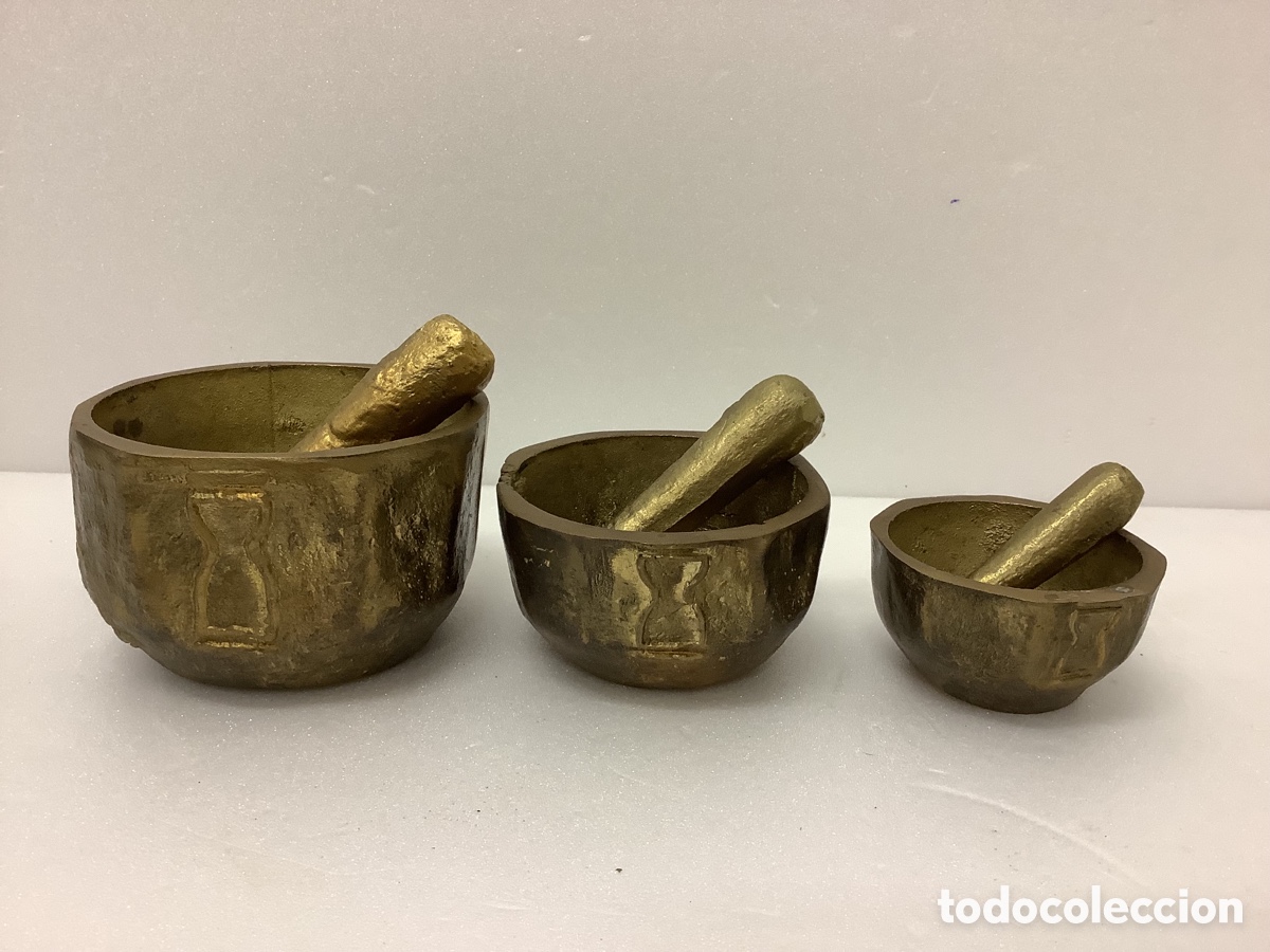 Antig&uuml;edades: CONJUNTO DE TRES ALMIRECES DE FARMACIA EN BRONCE