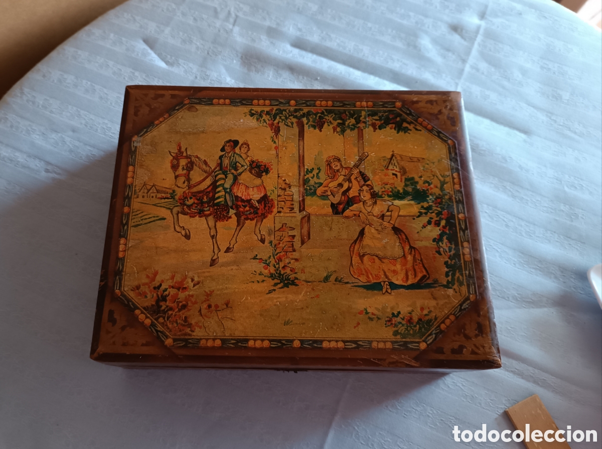 Antig&uuml;edades: CAJA TOCADOR Joyero, Costurero, en Madera, con espejo, motivos VALENCIANOS.