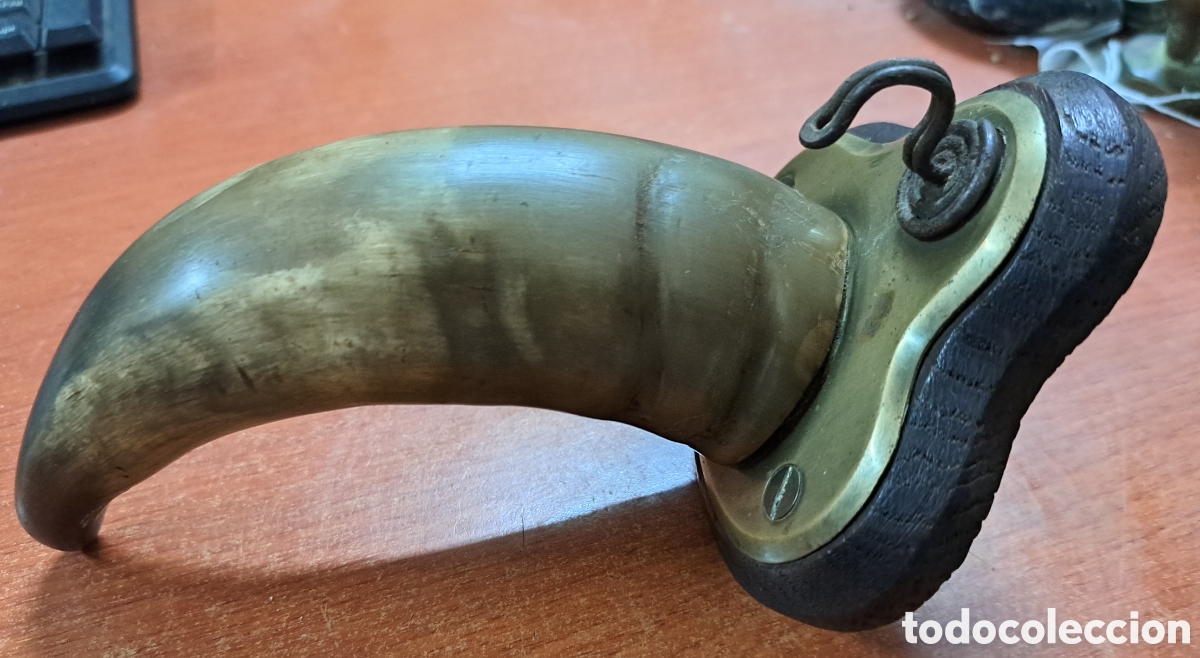 Antig&uuml;edades: Cuerno de toro con base para colgar llaves - Foto 2