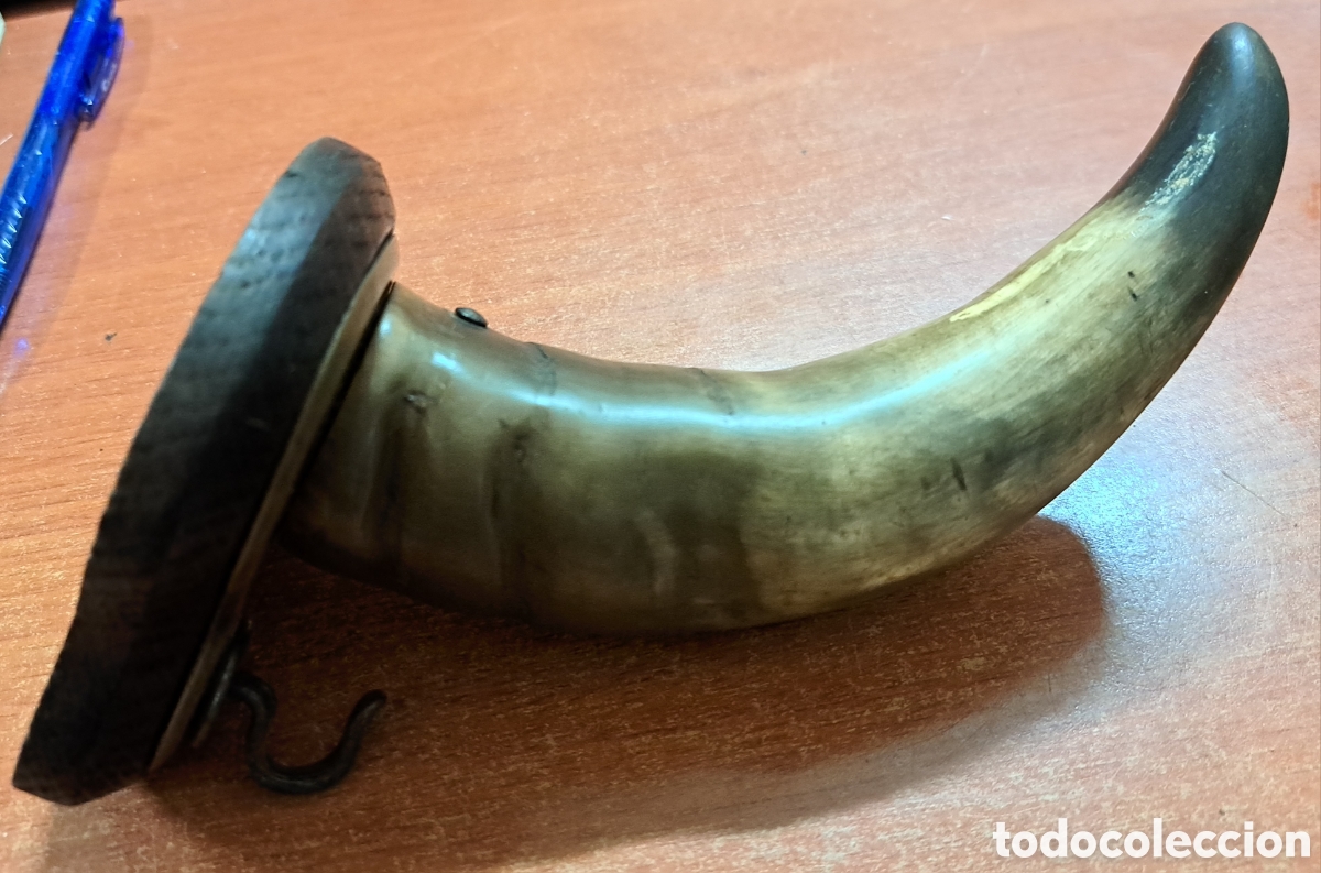 Antig&uuml;edades: Cuerno de toro con base para colgar llaves - Foto 4
