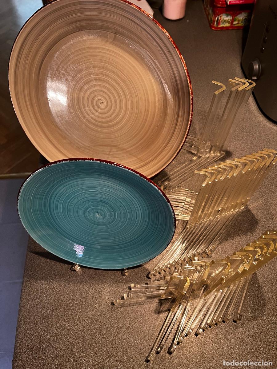 Antig&uuml;edades: Soportes de metacrilato para platos