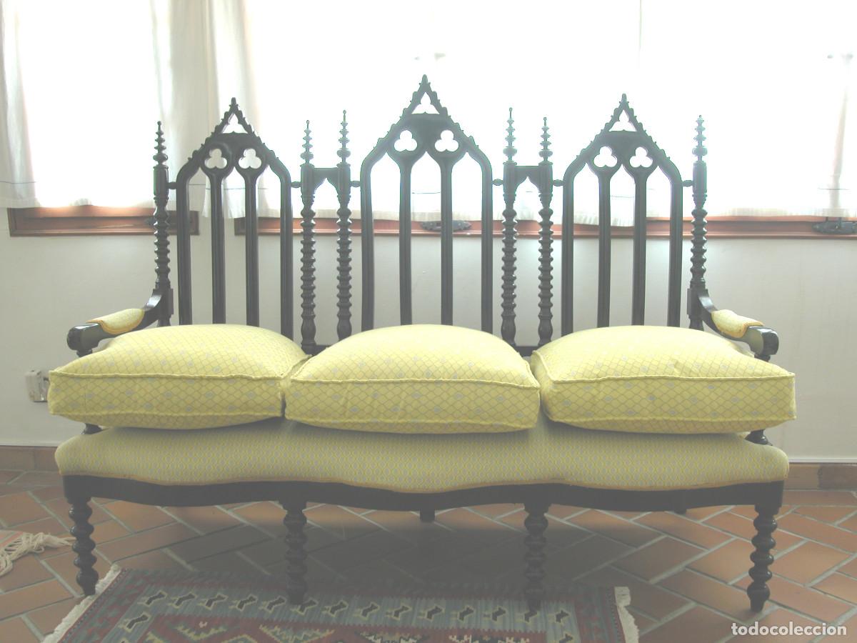 Antig&uuml;edades: CONJUNTO DE 1 SOFA DE 3 PLAZAS, 2 SILLONES DE BRAZO Y 6 SILLAS INDIVIDUALES NEOG&Oacute;TICAS
