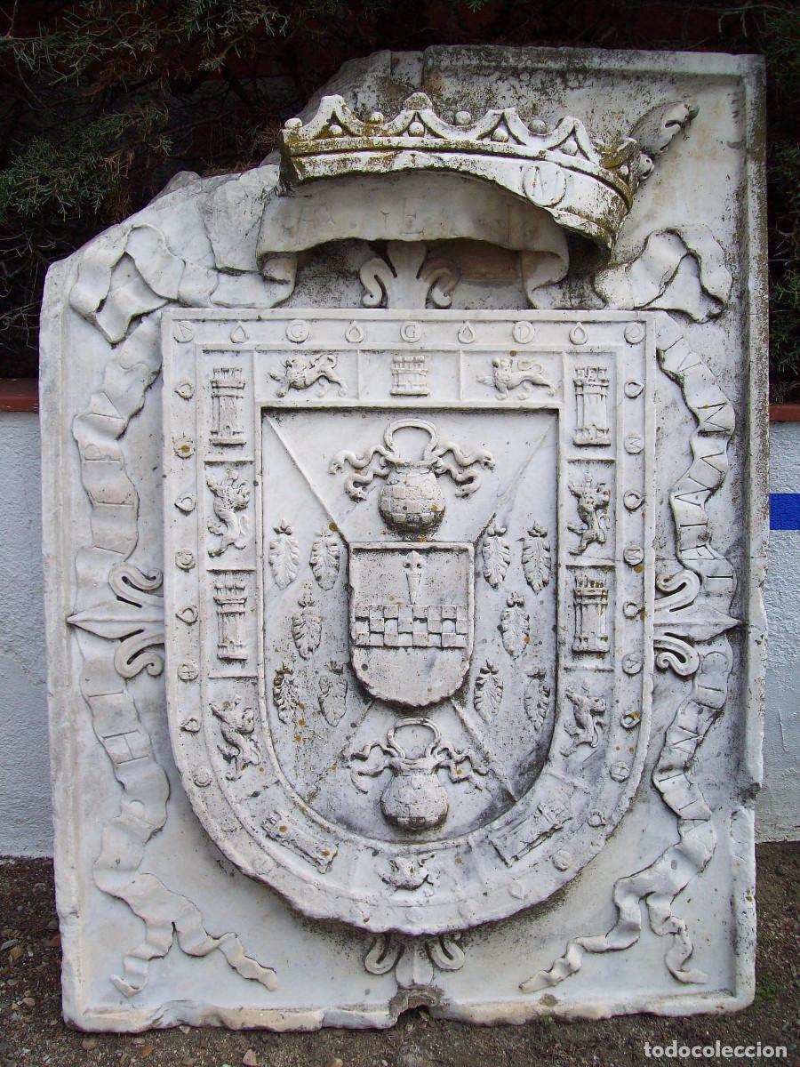 Antig&uuml;edades: ESCUDO DE M&Aacute;RMOL DE 132 cm x 98 cm x 20 cm