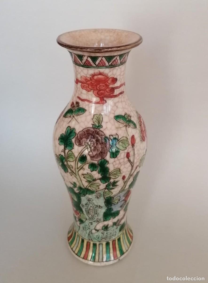 Antig&uuml;edades: Antiguo jarr&oacute;n de porcelana chino, familia rosa craquelado pintado a mano preciosos dibujos 24,5 cm