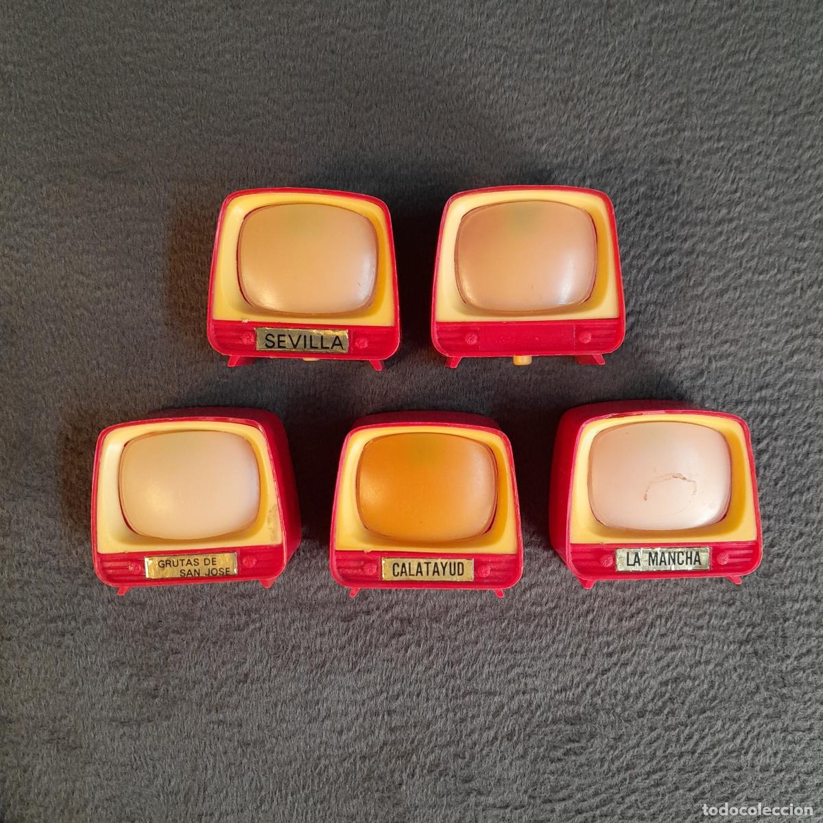 Antig&uuml;edades: LOTE DE 5 MINIATURAS DE TELEVISORES SOUVENIR CON VISOR DE DIAPOSITIVAS. SIGLO XX